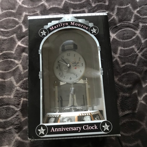 2007 Marilyn Monroe anniversary clock! - Picture 1 of 8